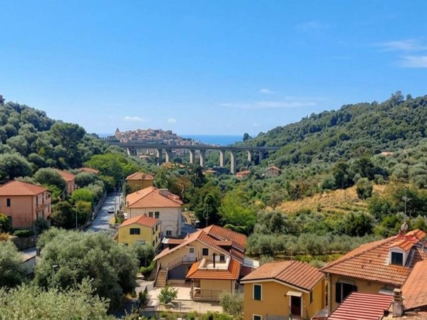 appartamento in vendita ad Imperia in zona Artallo