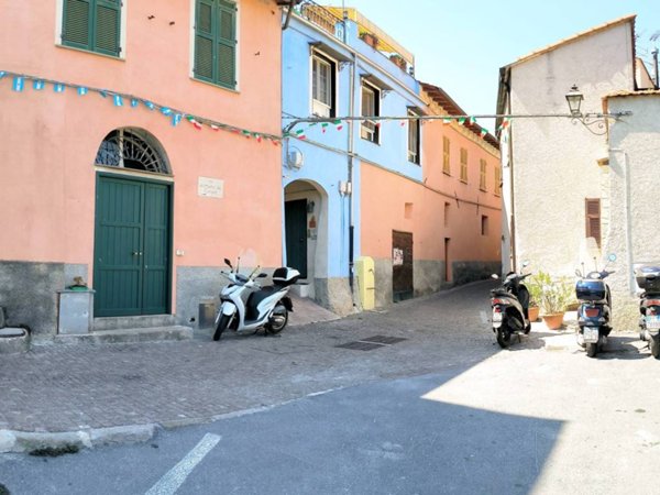 appartamento in vendita ad Imperia in zona Costa d'Oneglia