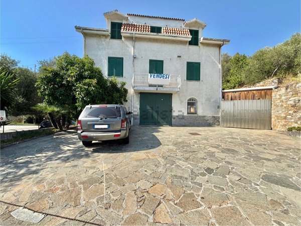 casa indipendente in vendita ad Imperia in zona Poggi