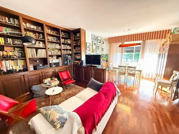 casa indipendente in vendita ad Imperia in zona Massabovi