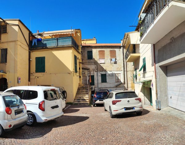 appartamento in vendita ad Imperia in zona Oneglia