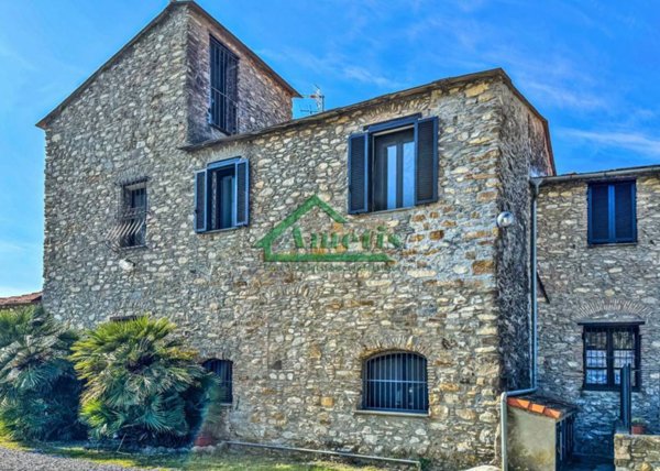 appartamento in vendita ad Imperia in zona Porto Maurizio