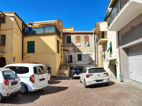 appartamento in vendita ad Imperia in zona Oneglia