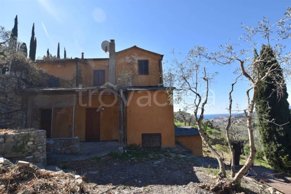 casa indipendente in vendita ad Imperia in zona Oneglia