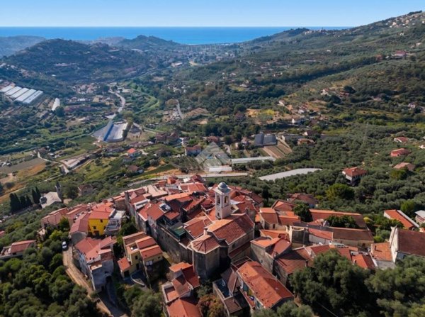 appartamento in vendita ad Imperia in zona Torrazza / Clavi