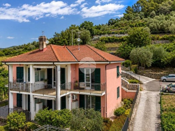 appartamento in vendita ad Imperia in zona Montegrazie
