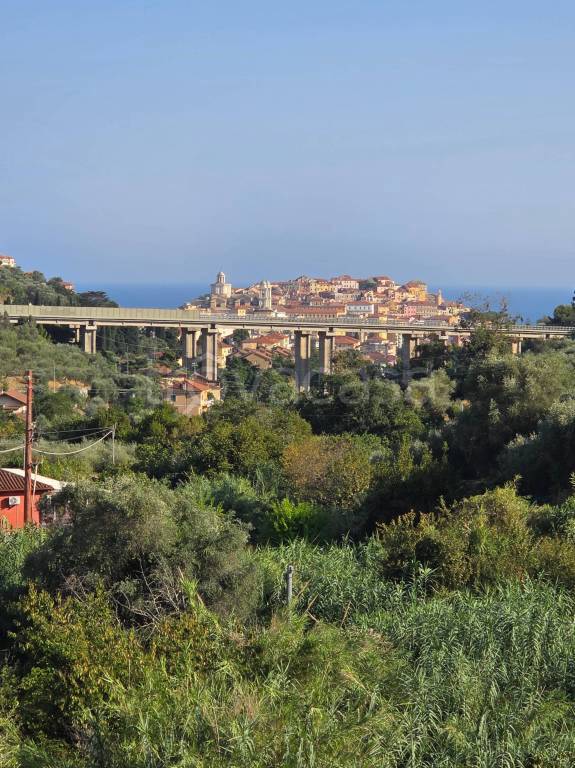 appartamento in vendita ad Imperia in zona Artallo