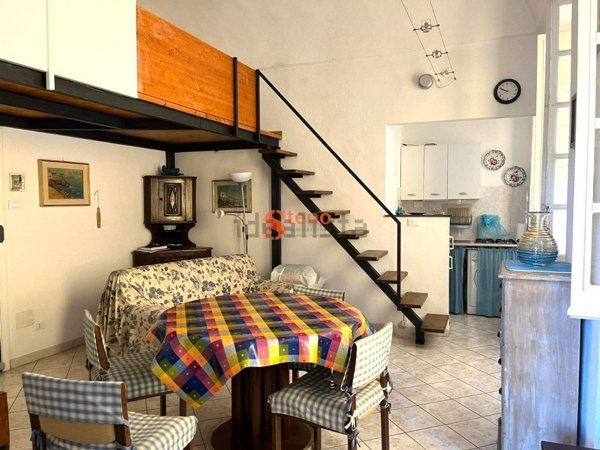 appartamento in vendita ad Imperia in zona Porto Maurizio