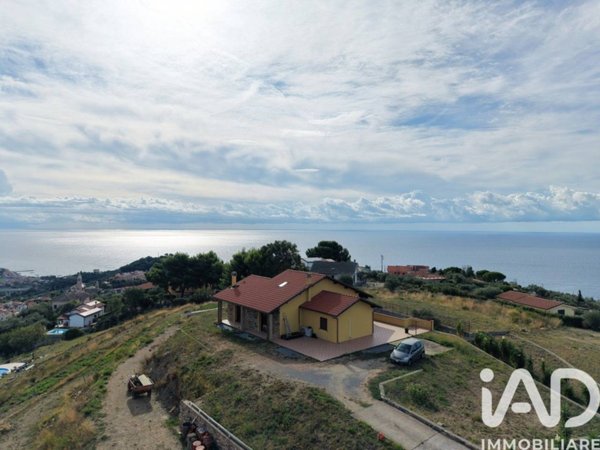 casa indipendente in vendita ad Imperia in zona Artallo