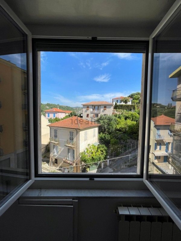 appartamento in vendita ad Imperia in zona Artallo