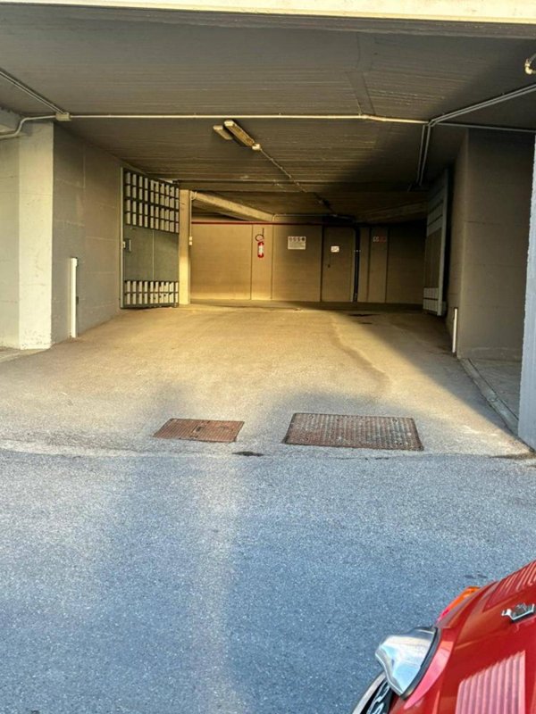 box auto in vendita ad Imperia