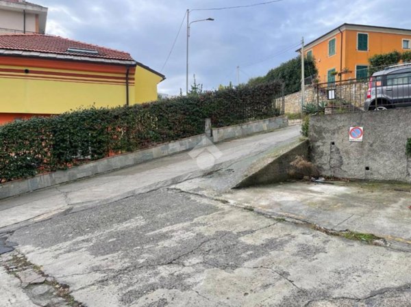 box auto in vendita ad Imperia