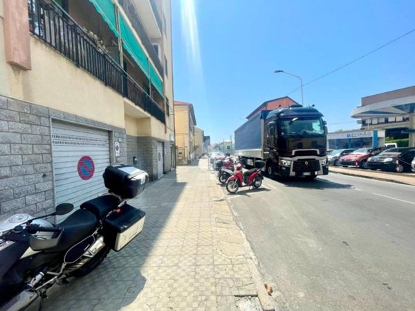 box auto in vendita ad Imperia in zona Oneglia