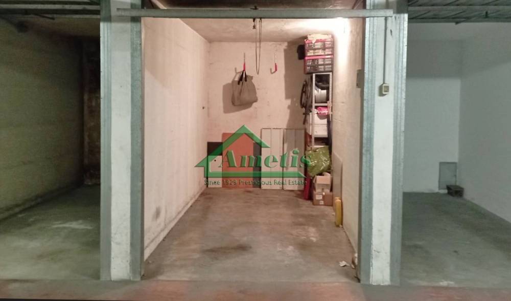 box auto in vendita ad Imperia in zona Oneglia