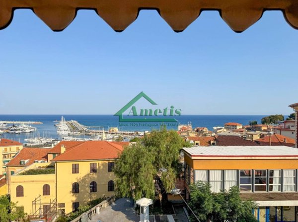 appartamento in vendita ad Imperia in zona Porto Maurizio