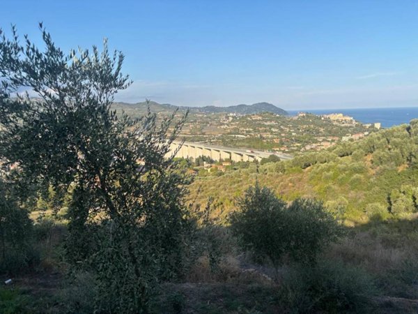 casa indipendente in vendita ad Imperia in zona Poggi