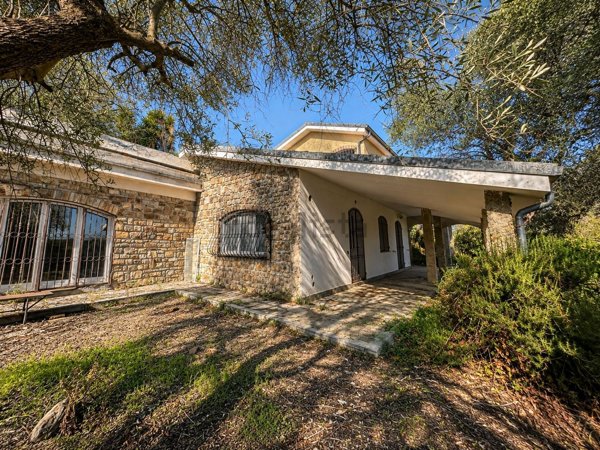 casa indipendente in vendita ad Imperia