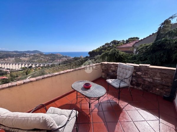 casa indipendente in vendita ad Imperia in zona Poggi