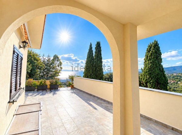 casa indipendente in vendita ad Imperia