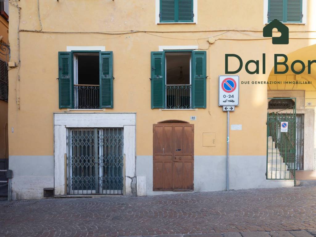 appartamento in vendita ad Imperia in zona Porto Maurizio