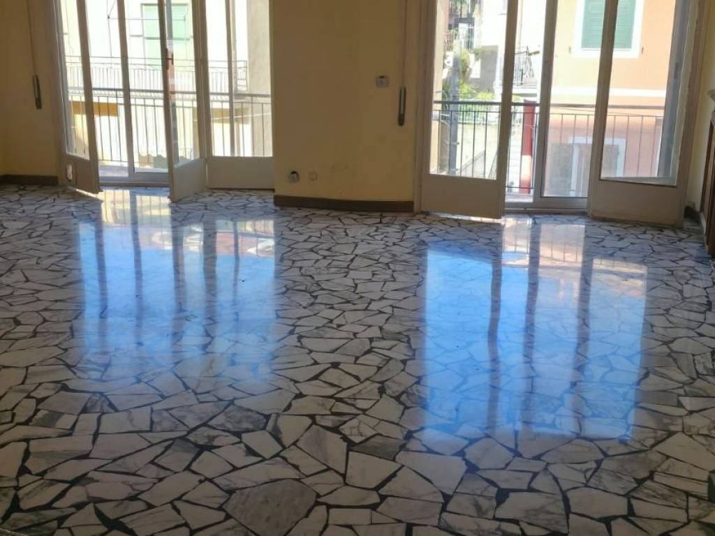 appartamento in vendita ad Imperia in zona Oneglia