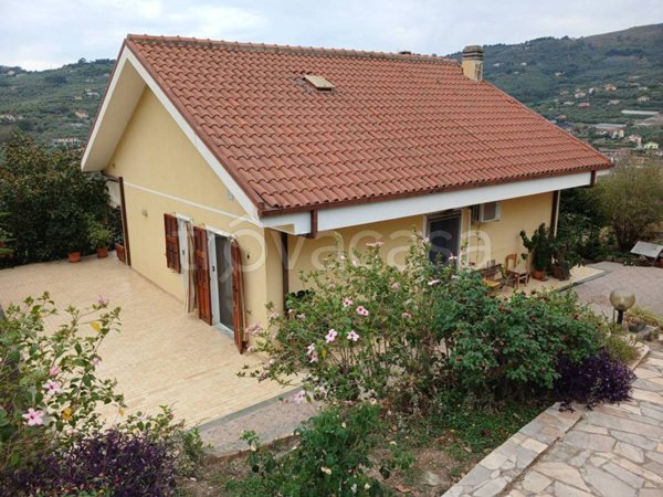 casa indipendente in vendita ad Imperia in zona Caramagna Ligure