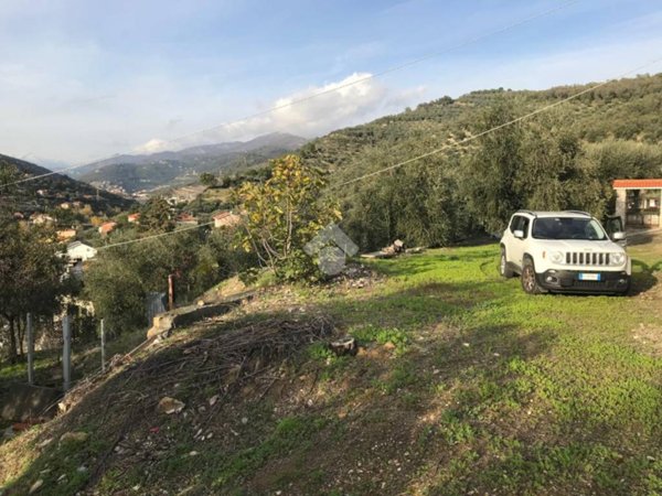 casa indipendente in vendita ad Imperia