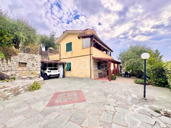 casa indipendente in vendita ad Imperia