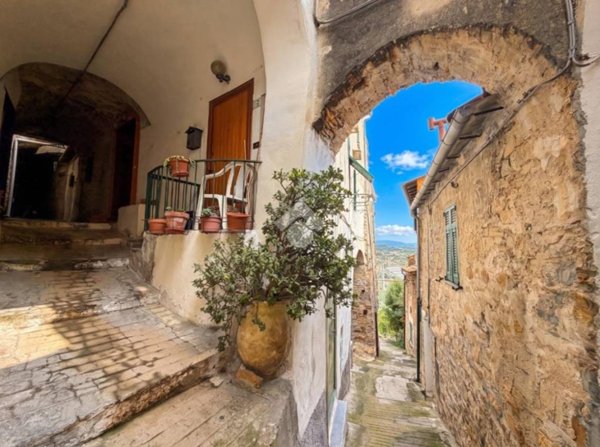 appartamento in vendita ad Imperia in zona Torrazza / Clavi