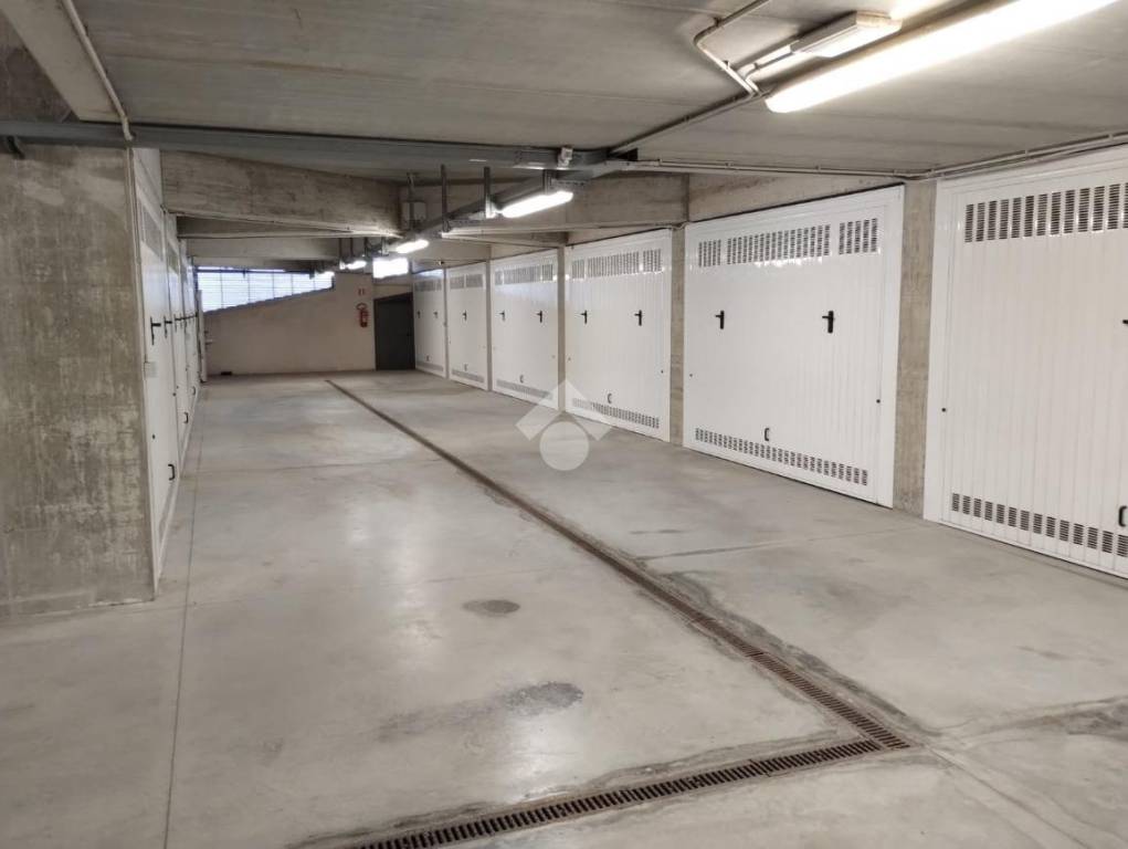 box auto in vendita ad Imperia in zona Porto Maurizio
