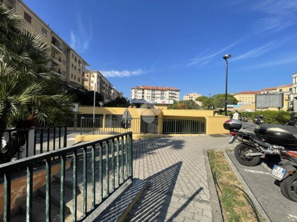 box auto in vendita ad Imperia in zona Oneglia