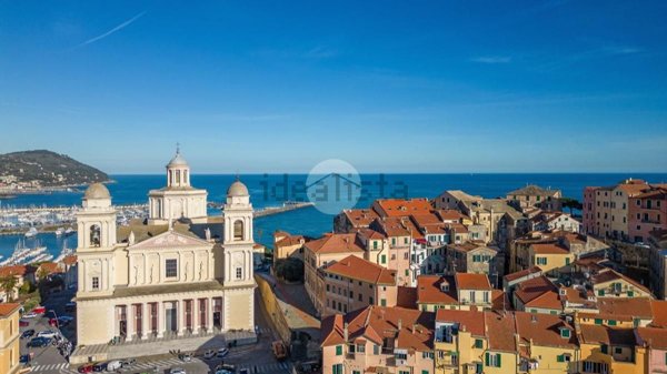appartamento in vendita ad Imperia in zona Porto Maurizio