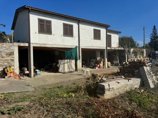 casa indipendente in vendita ad Imperia in zona Cantalupo