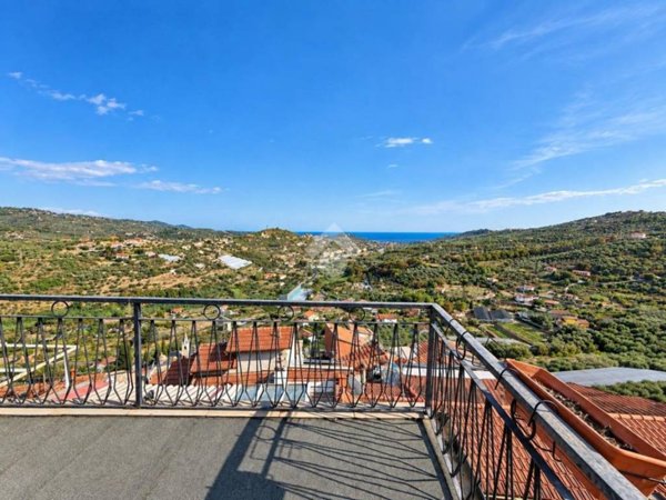 appartamento in vendita ad Imperia in zona Torrazza / Clavi