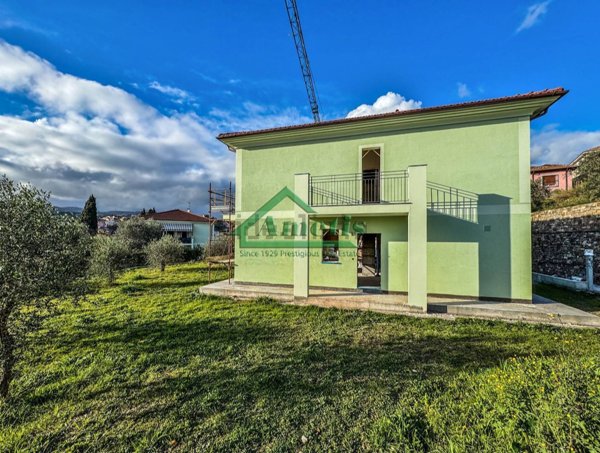 appartamento in vendita ad Imperia in zona Caramagna Ligure