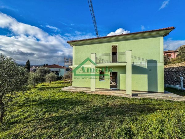 appartamento in vendita ad Imperia in zona Caramagna Ligure