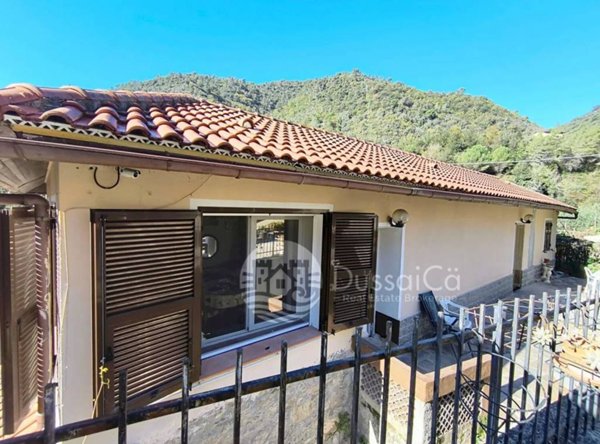 casa indipendente in vendita ad Isolabona