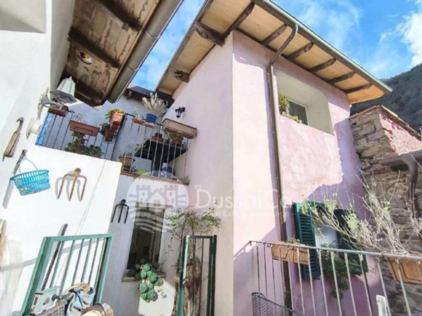 casa indipendente in vendita ad Isolabona