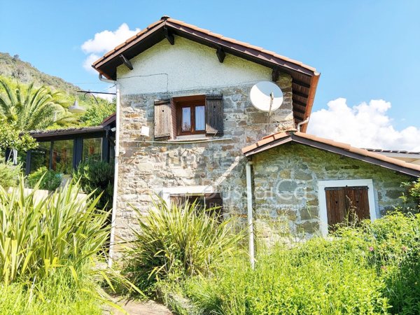 casa indipendente in vendita ad Isolabona