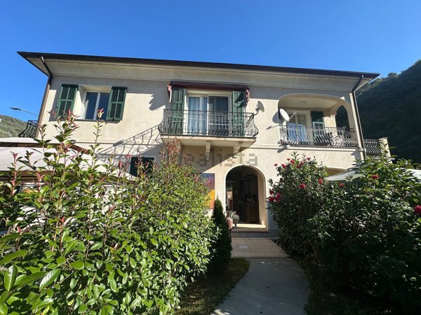 casa indipendente in vendita ad Isolabona