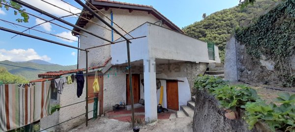 quadrivano in vendita ad Isolabona