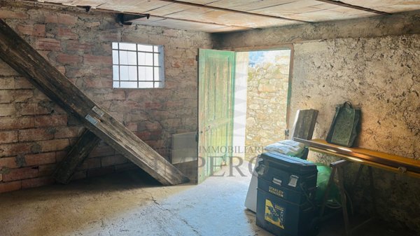 casa indipendente in vendita ad Isolabona