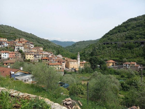 casa indipendente in vendita a Lucinasco