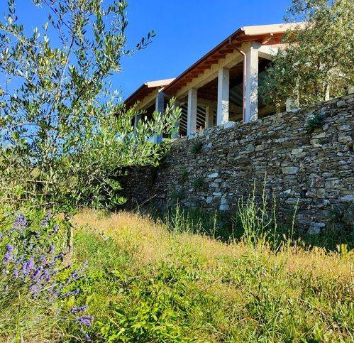 casa indipendente in vendita a Lucinasco