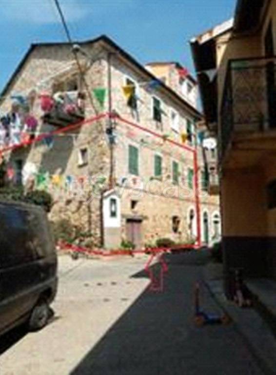 appartamento in vendita a Lucinasco in zona Borgoratto
