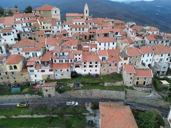 casa indipendente in vendita a Lucinasco