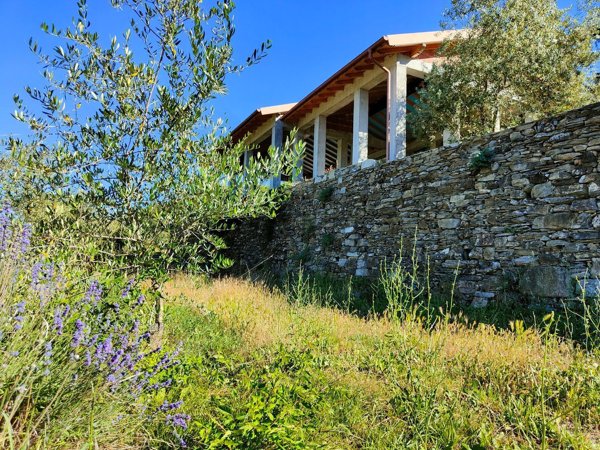 casa indipendente in vendita a Lucinasco in zona Case Molini