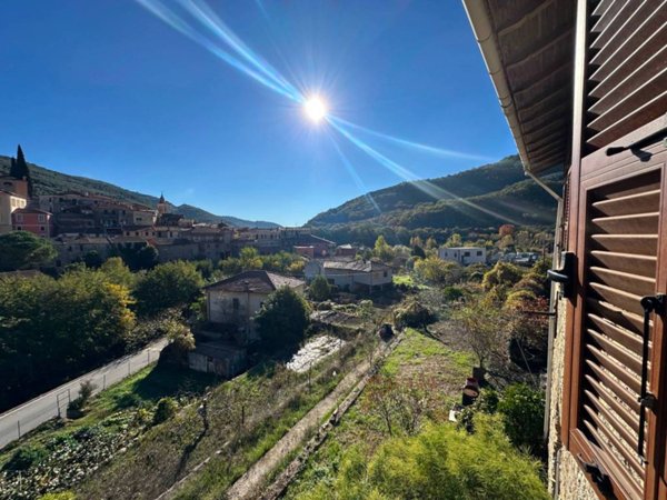 casa indipendente in vendita a Lucinasco in zona Borgoratto