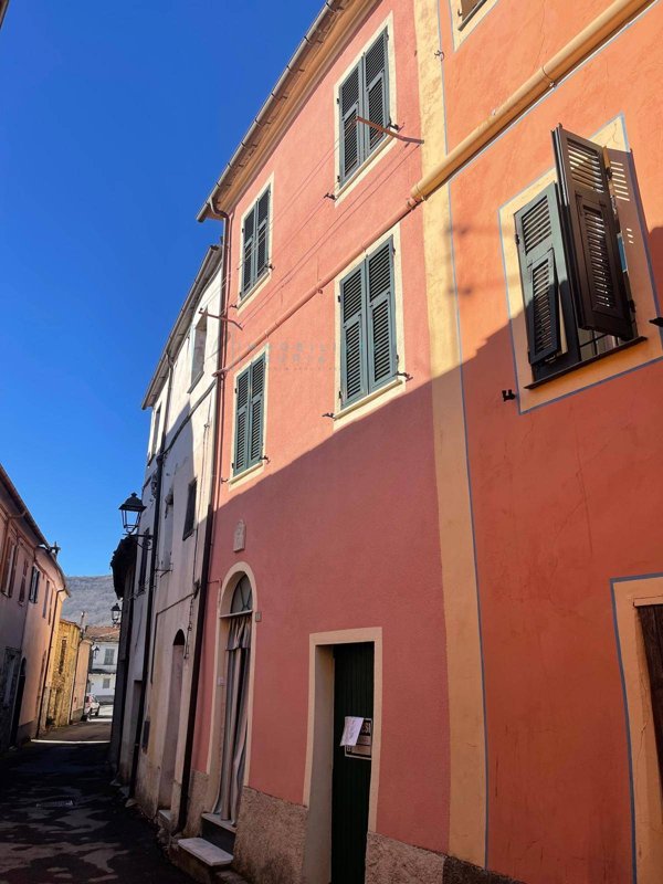 casa indipendente in vendita a Lucinasco