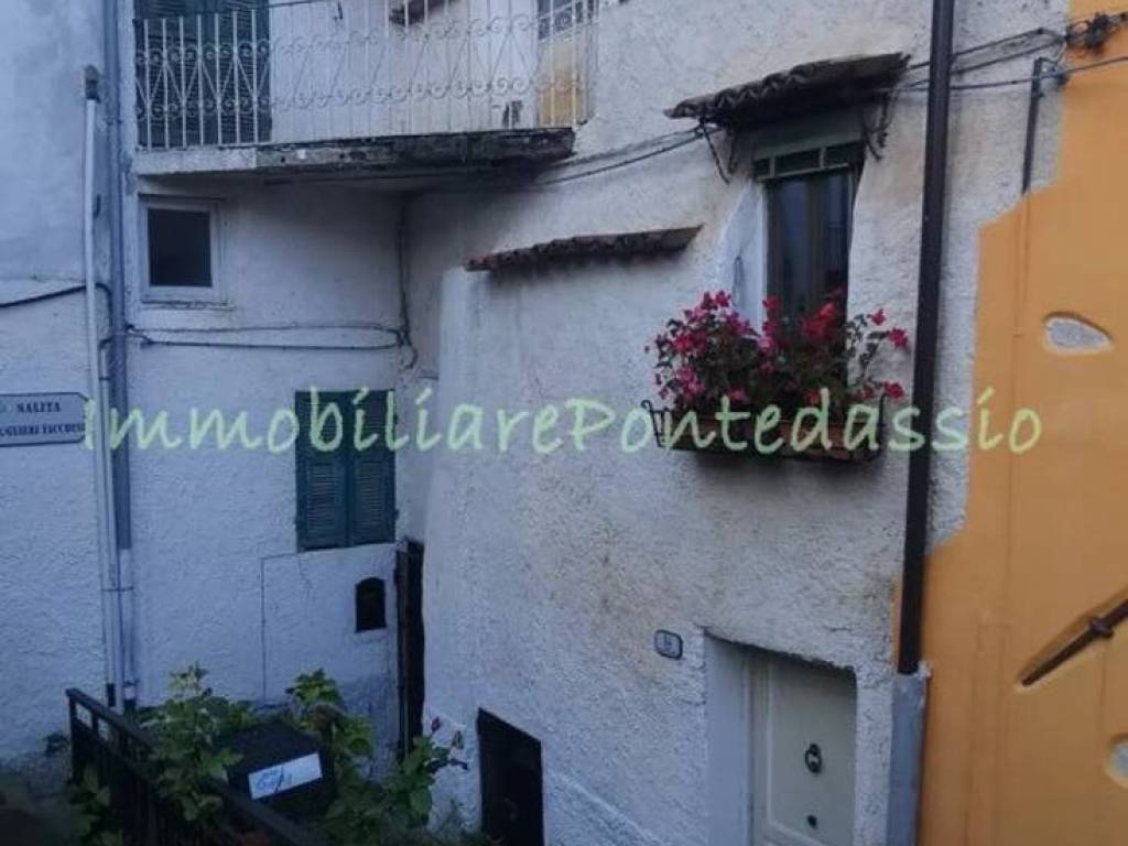 appartamento in vendita a Lucinasco in zona Case Molini